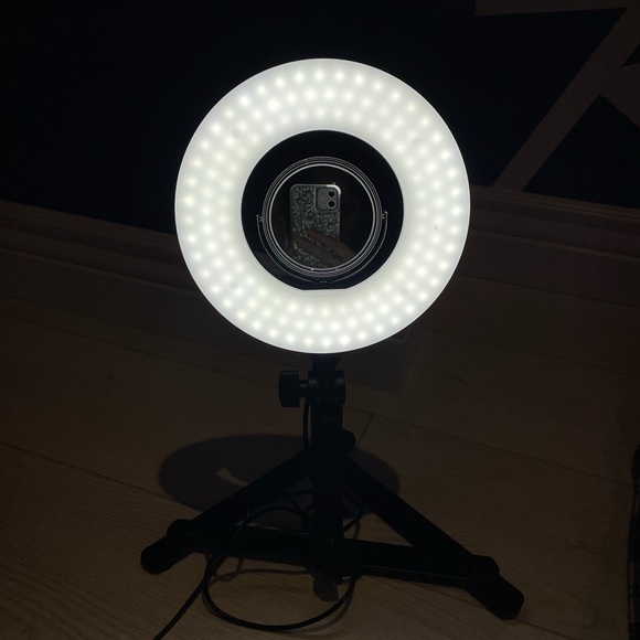 Dimmable Desktop LED Ring Light - Picture 3 of 7